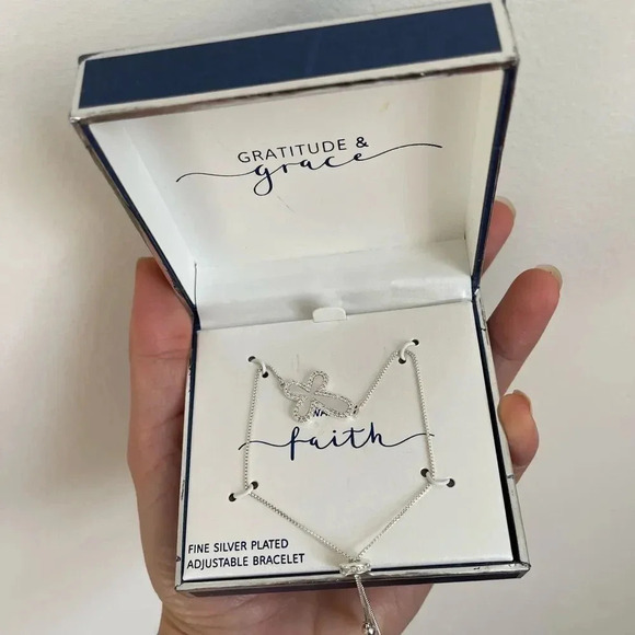 Cross Crystal Slider Bracelet - Picture 2 of 6